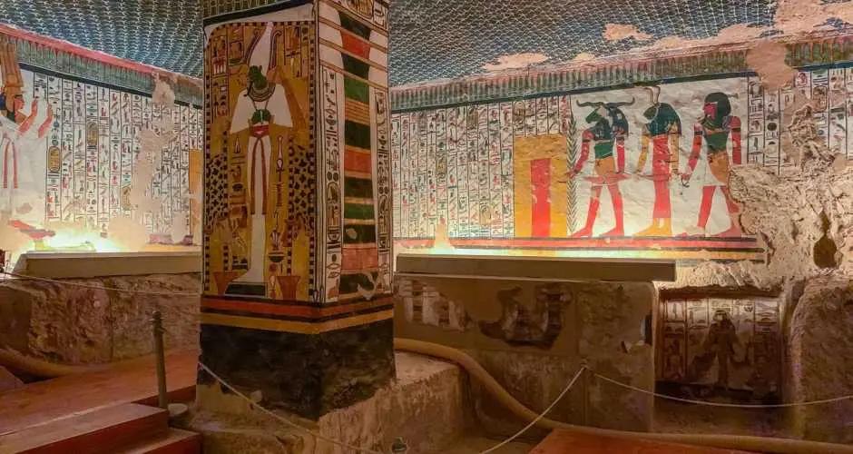 Valley-Of-The-Queens